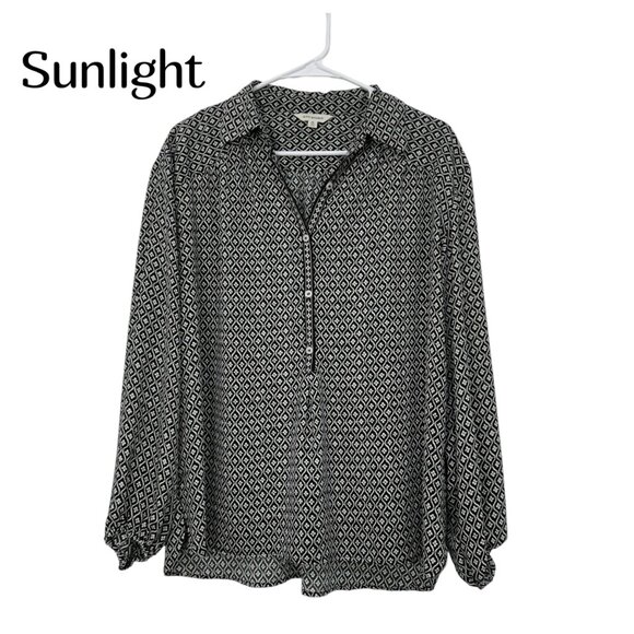 Max Studio Womens SZ M Black & White Geometric Pattern Blouse Half Button Front - Picture 1 of 10